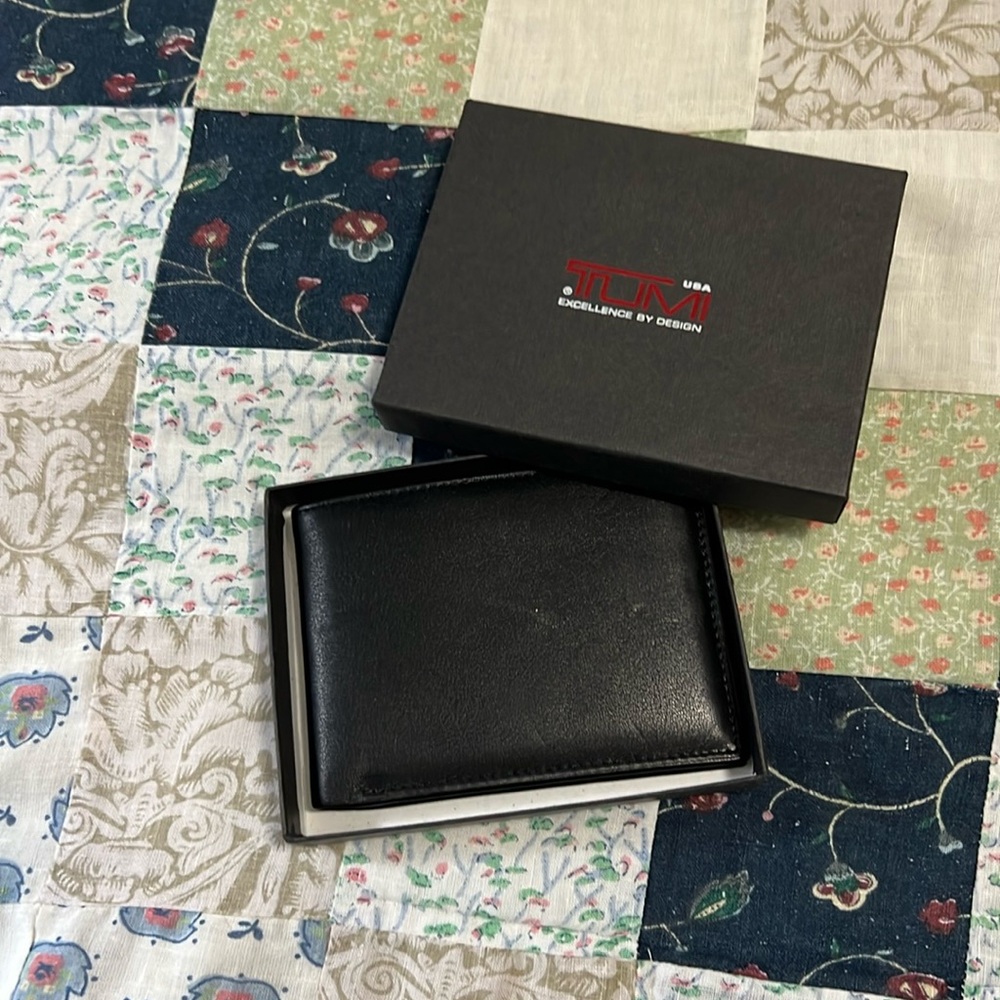 Brand new never use TUMI black wallet in box